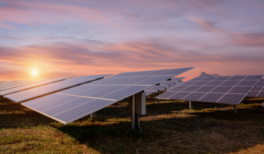 L'énergie solaire révolutionne la crémation, une solution écologique et innovante pour réduire l'empreinte carbone, allier durabilité et respect des rites funéraires, tout en répondant aux défis environnementaux.