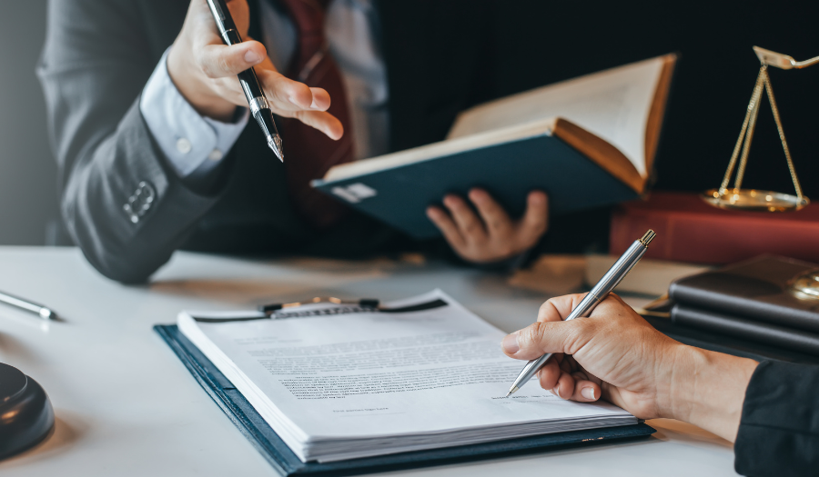 Actualités juridiques du mois d’avril : concessions, obsèques non réclamées, catastrophes en cimetière… ce que disent les dernières réponses ministérielles.