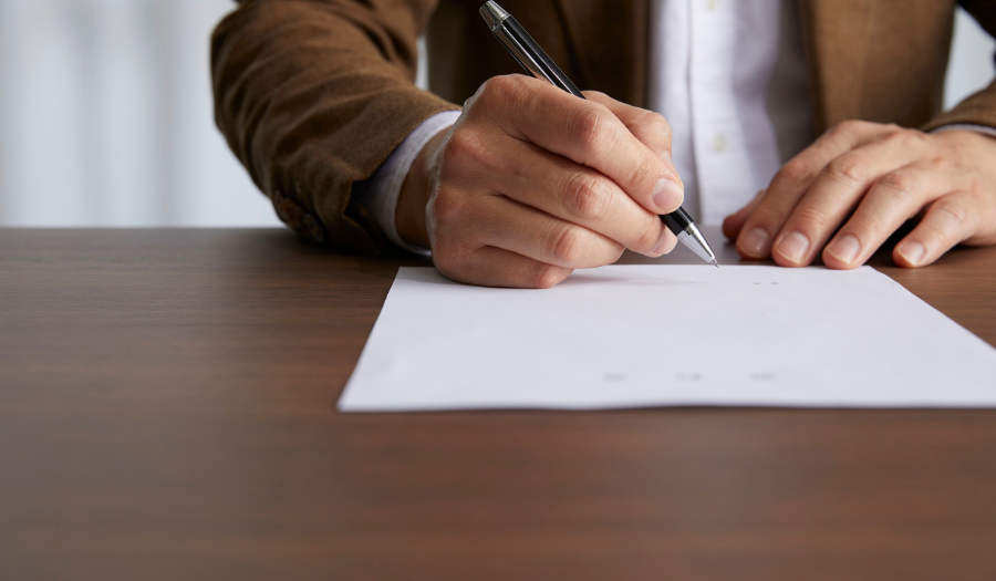 Découvrez comment s’applique l’exécution d’un contrat obsèques et le rôle de l’opérateur funéraire en cas de litige, selon la jurisprudence récente. 